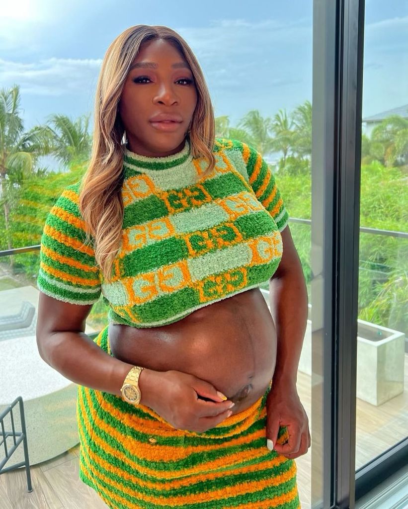 Serena showcases her baby bump in colorful ensemble