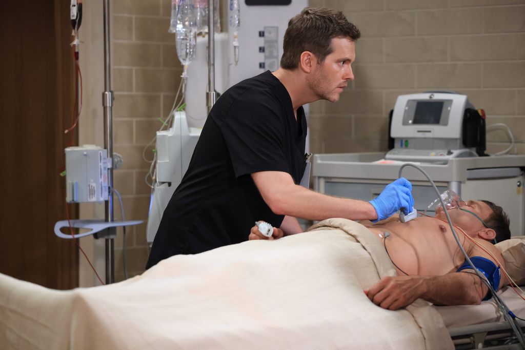 Van Hansis as Dr. Lucas Jones and Cameron Mathison as Congressman Drew Cain on General Hospital