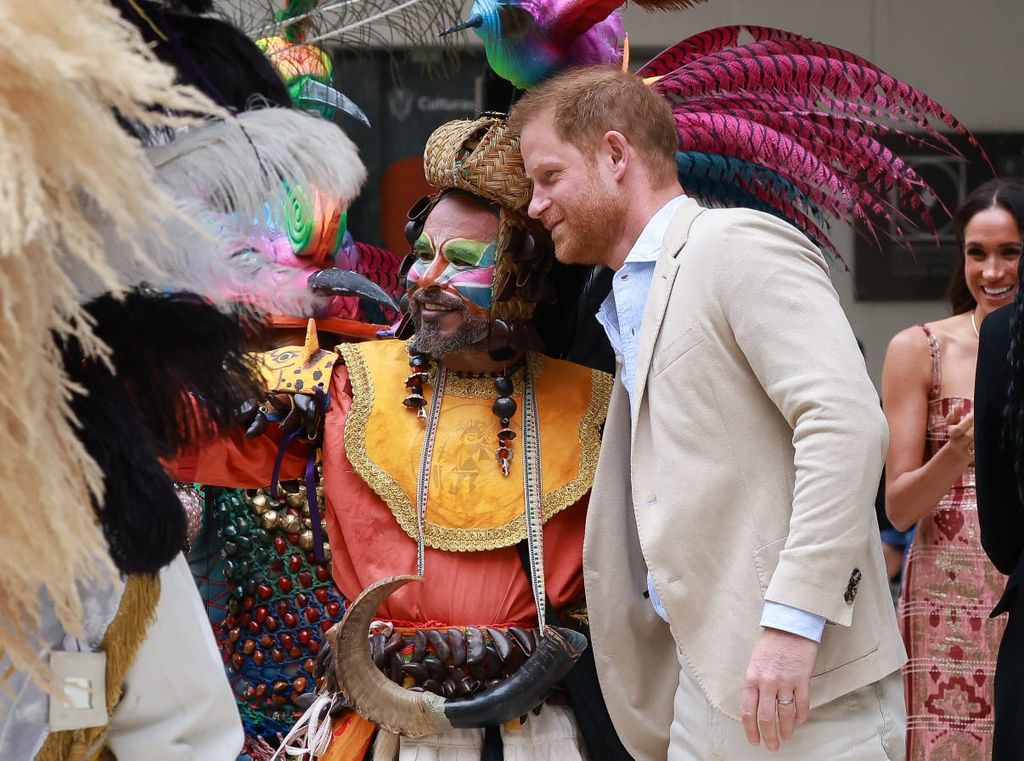 Prince Harry meets Colombian dancers