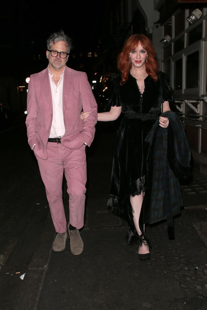 christina hendricks walking with fiance in london