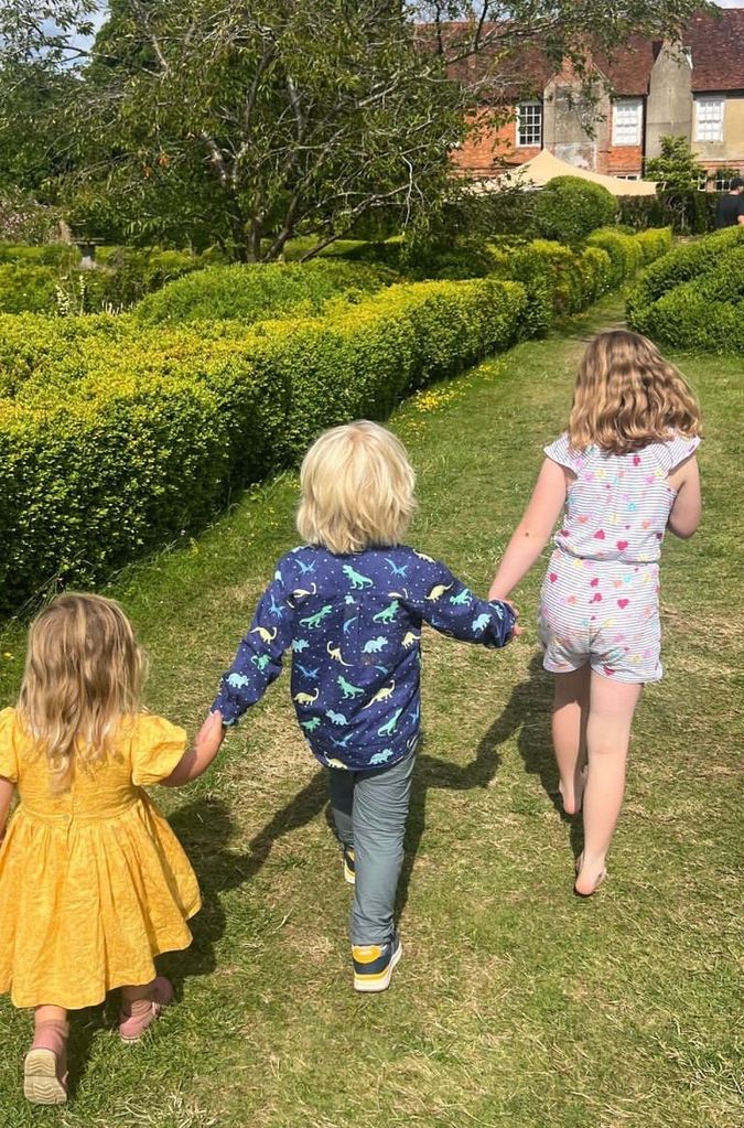 Carrie Johnson's eldest children holding hands with an older girl