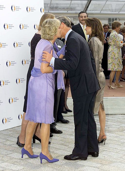 prince charles camilla kiss 2001