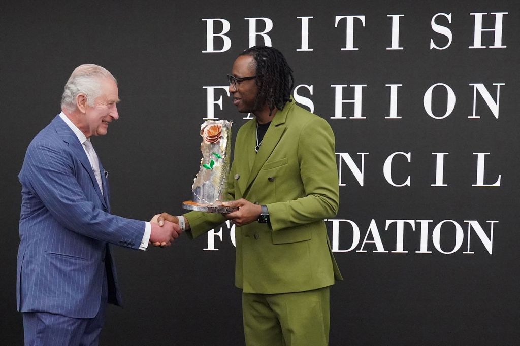 The King presents Foday Dumbuya with the Queen Elizabeth II Design Award