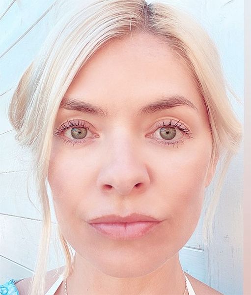 holly willoughby holiday selfie