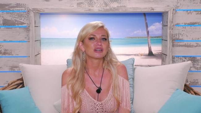 love island amy quits