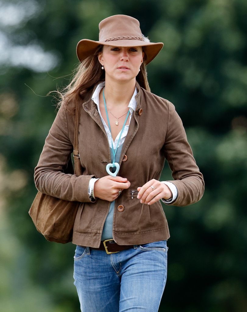 STROUD, UNITED KINGDOM - AUGUST 06: (EMBARGOED FOR PUBLICATION IN UK NEWSPAPERS UNTIL 24 HOURS AFTER CREATE DATE AND TIME) Kate Middleton (seen wearing a dallah coffee pot charm necklace) attends the Festival of British Eventing at Gatcombe Park on August 6, 2005 in Stroud, England. (Photo by Max Mumby/Indigo/Getty Images)