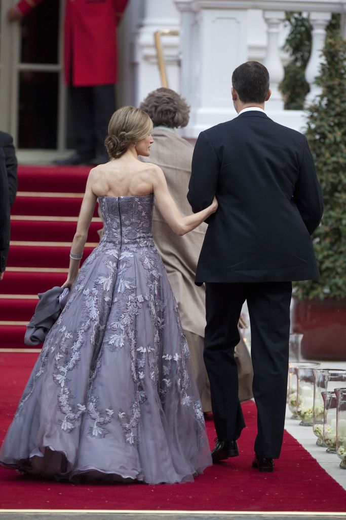 Felipe and Letizia from behind in formal dress