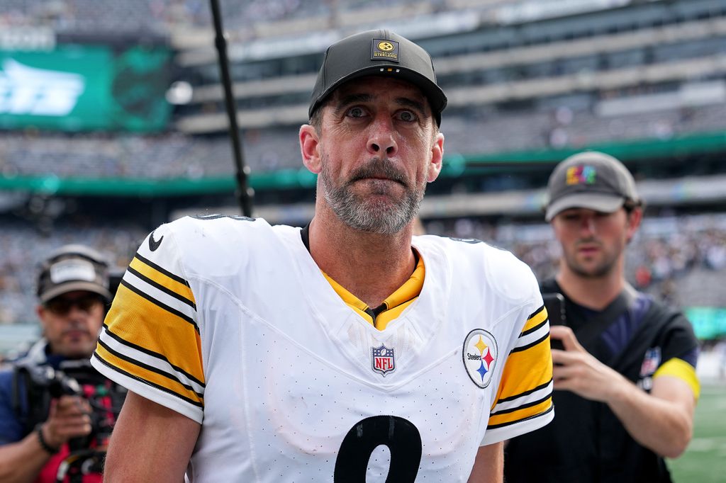 photo of aaron rodgers in steelers jersey