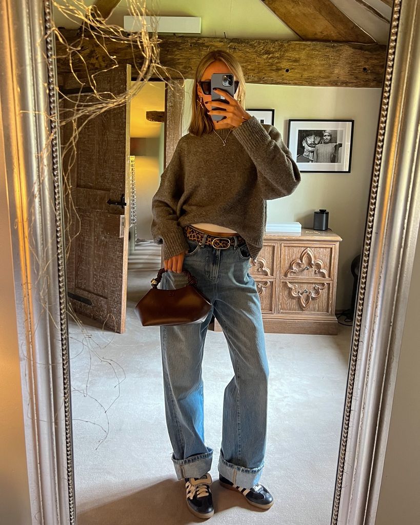 mia southgate mirror selfie in jeans