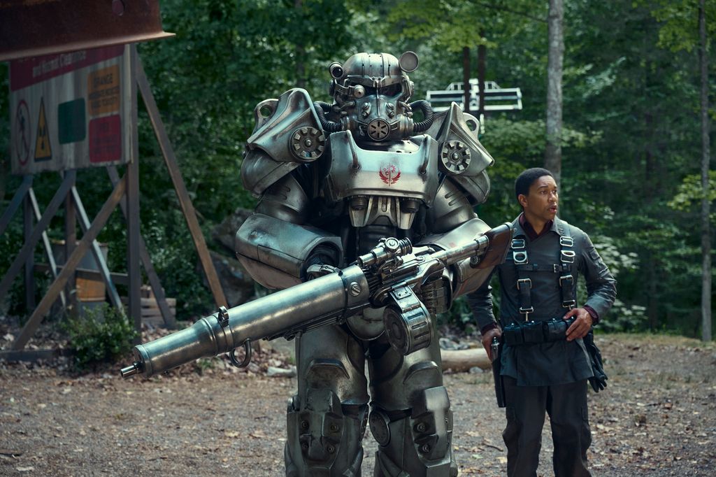 Power Suit and Aaron Moten (Maximus) in Fallout