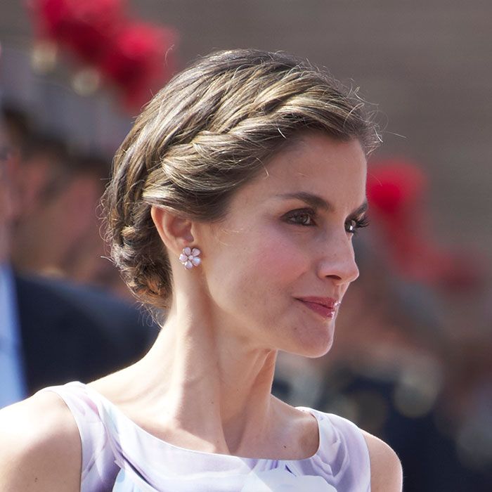 queen letizia plait updo