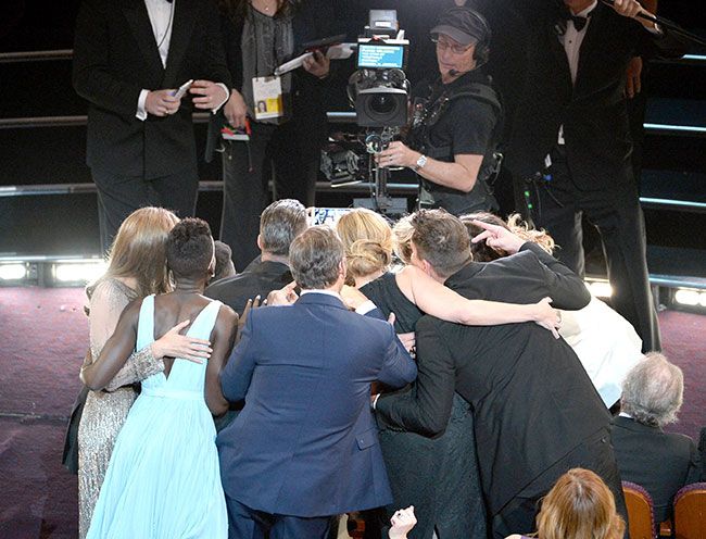 Ellen DeGeneres Oscars selfie 2z