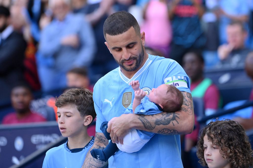 Kyle Walker of Manchester City walks out of the tunnel with his children 