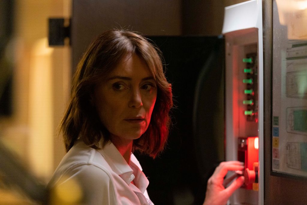 Keeley Hawes comme Julie dans l'assassin
