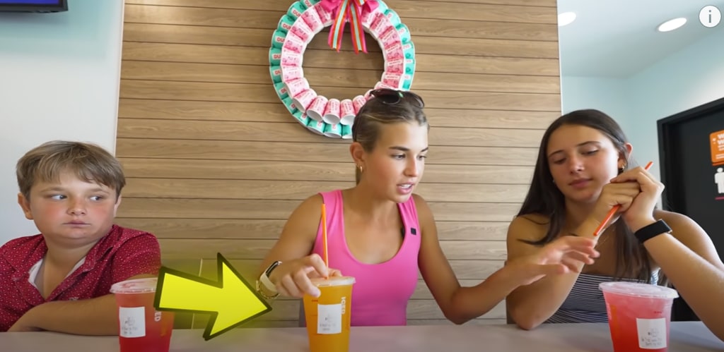Kai a goûté à chaque boisson au menu pour sa vidéo Dunkin 'Donuts