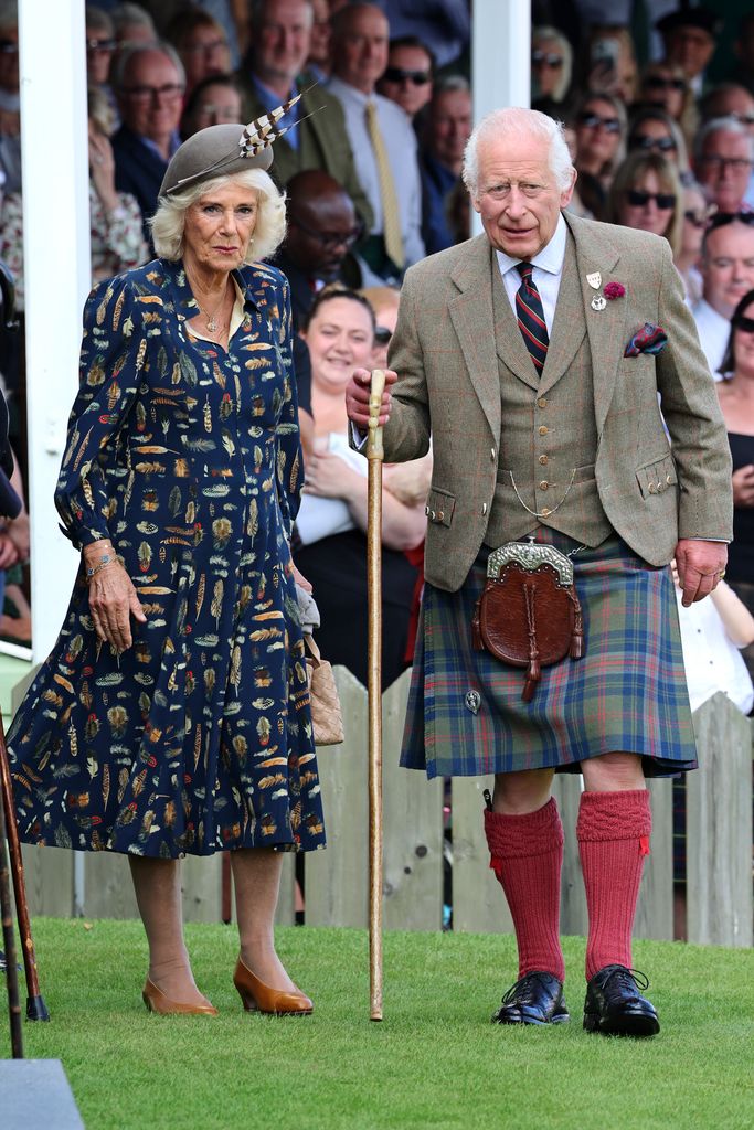 A Rainha Camilla e o Rei Charles III comparecem ao The Braemar Gathering 2024