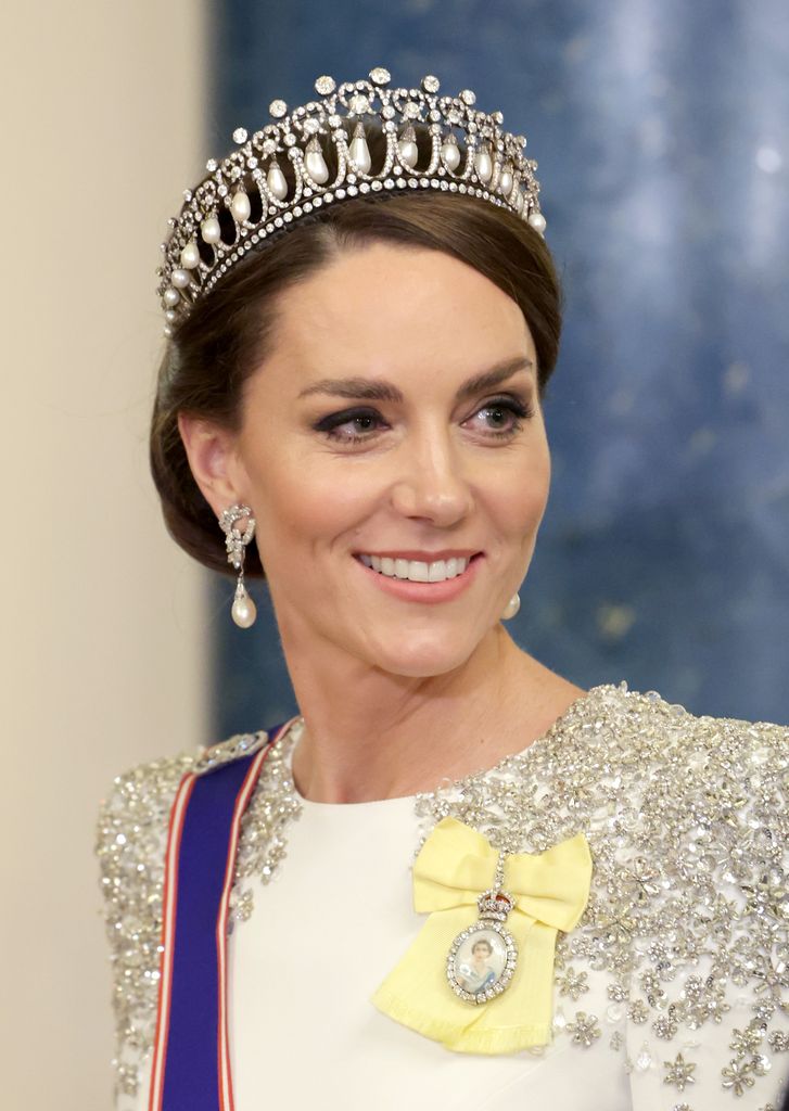 Kate Middleton w tiarze z węzłem kochanka