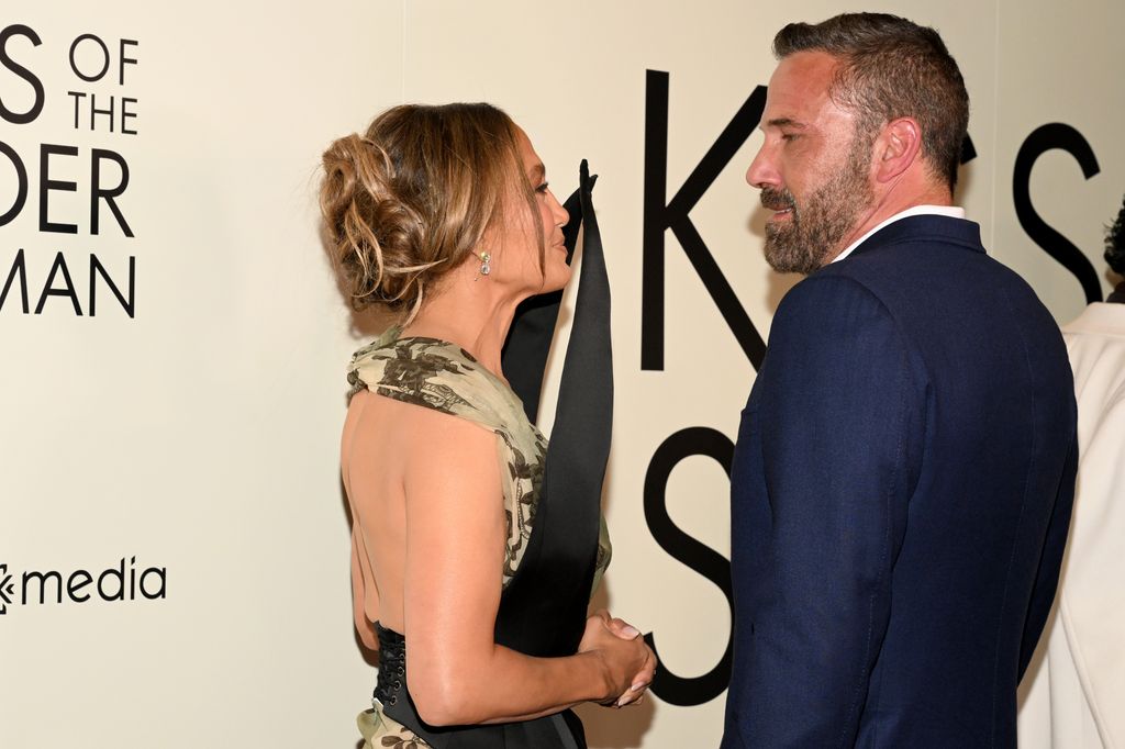 ben affleck jennifer lopez smiling