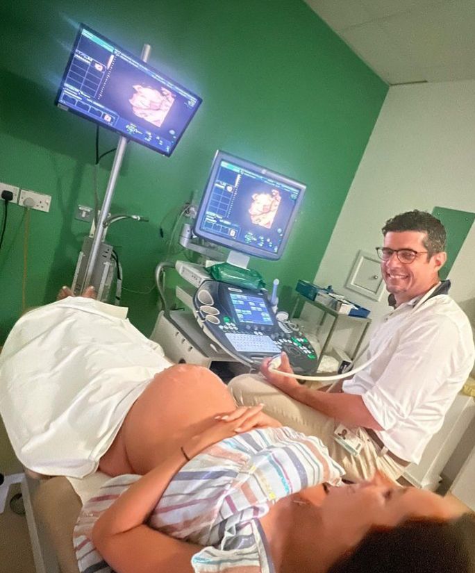 A pregnant woman and doctor in a baby scan