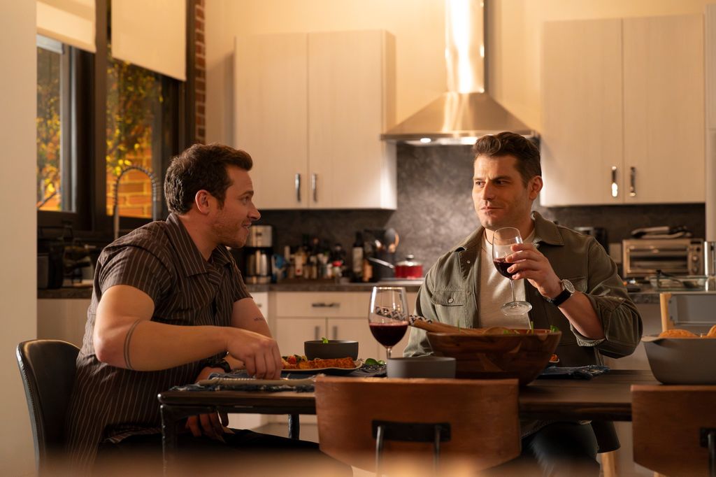 OLIVER STARK, LOUIS FERRIGNO JR IN 9-1-1