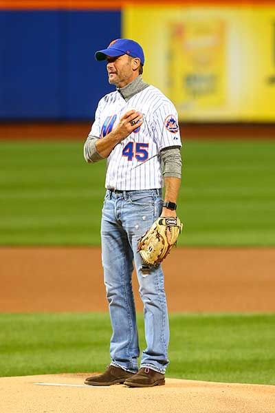 Tim McGraw wears his dad's old jersey at the World Series