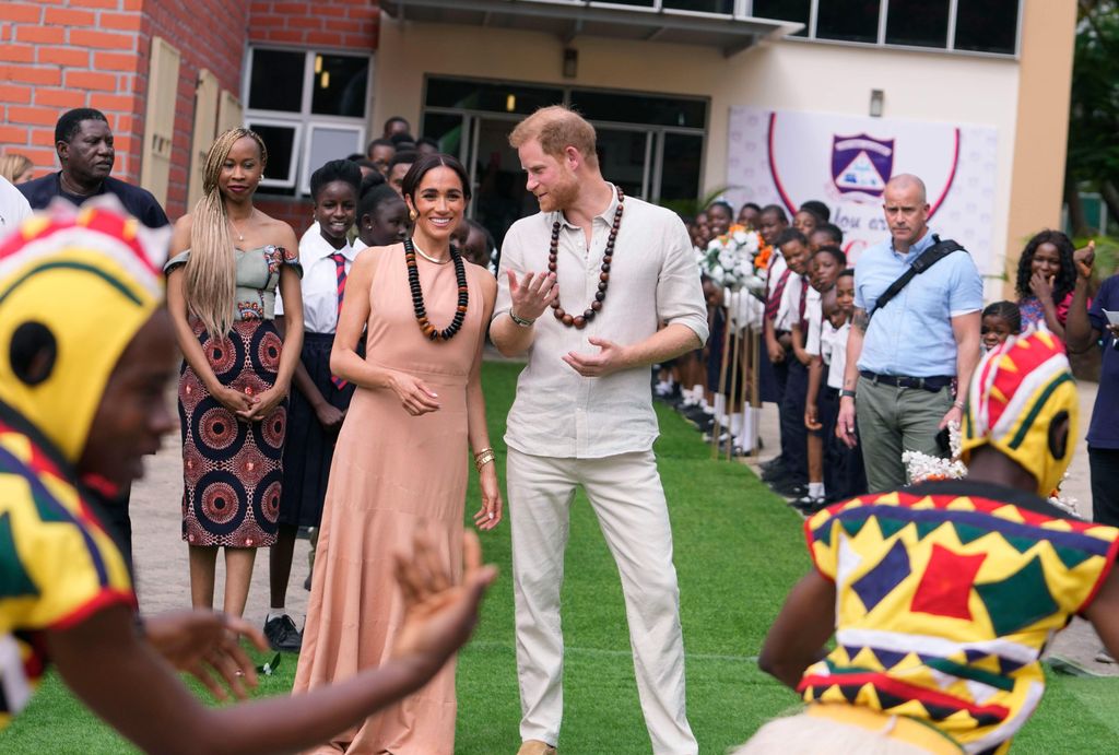 Harry and Meghan welcomed to Nigerian school