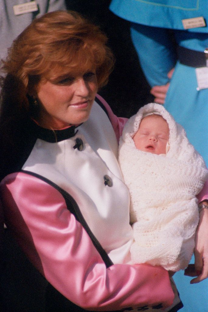 Sarah, Duchess of York leaves the Portland Hospital in London with her new daughter, Princess Eugenie