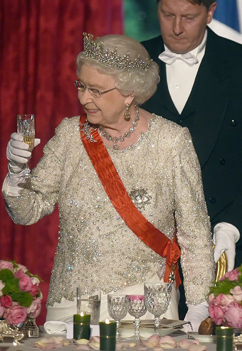 the queen sparkling wine