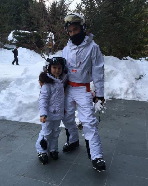 2 Victoria Beckham Harper skiing