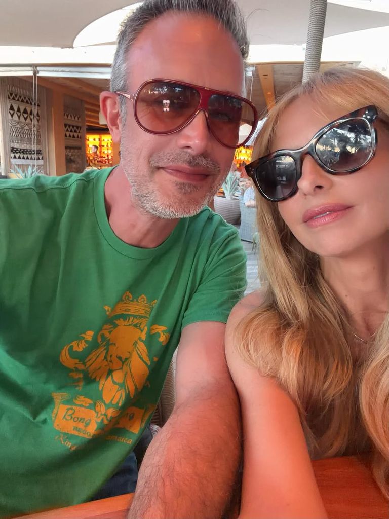 Sarah Michelle Gellar and Freddie Prinze Jr. pose for a selfie on a vacation in Hawaii, shared on Instagram