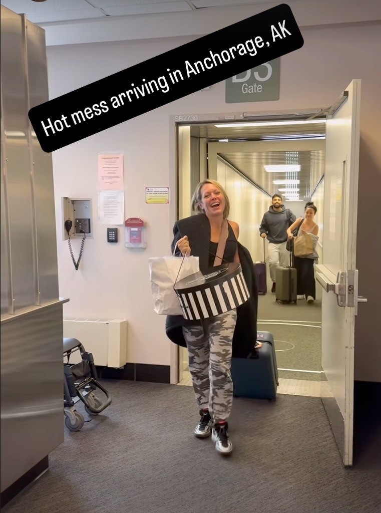 Dylan had her hands full with luggage