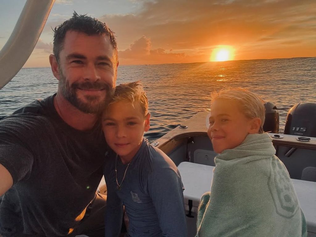 Chris hemsworth sons tristan and sasha