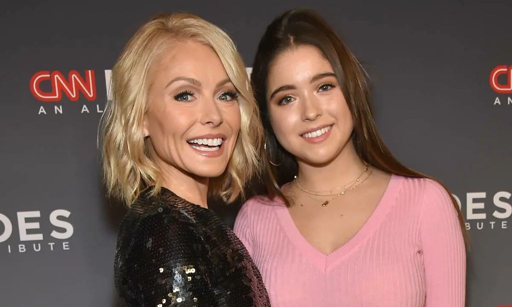 Kelly Ripa and her daughter Lola smile