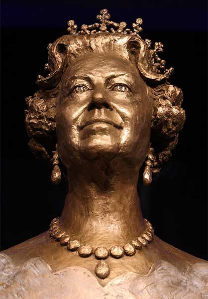 queen bronze bust