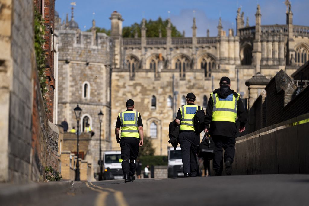A Thames Valley Police officers from the Police force's Specialist Search Unit, carry out security searches outside of Windsor Castle in Windsor, on September 12, 2025, ahead of the State Visit by US President Donald Trump next week. US President Donald Trump's unprecedented second UK state visit next week will involve a state banquet hosted by King Charles III and a bilateral with Prime Minister Keir Starmer, Buckingham Palace said this week
