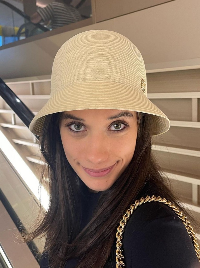 Foto publicada pela filha de John Travolta, Ella Bleu Travolta, no Instagram em 5 de agosto de 2023, durante suas viagens de verão.