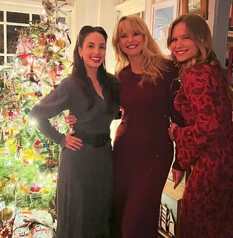 Alexa Ray, Christie and Sailor pose in front of a Christmas tree