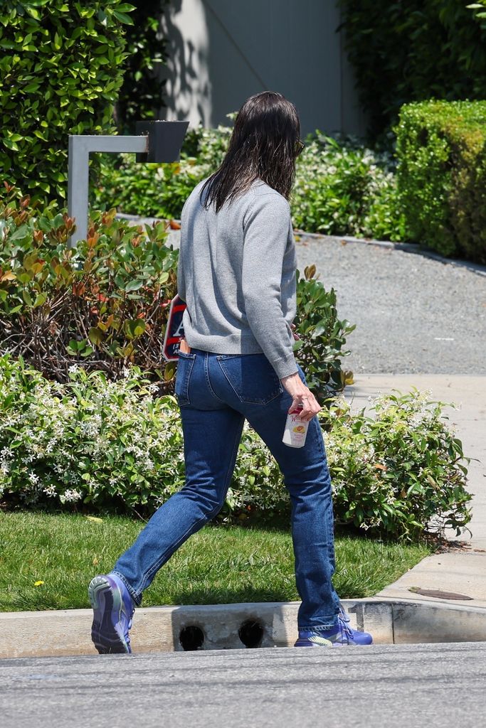 Jennifer Garner passe du temps avec Ben Affleck le jour de la fête des pères, soulignant leur lien familial continu.

