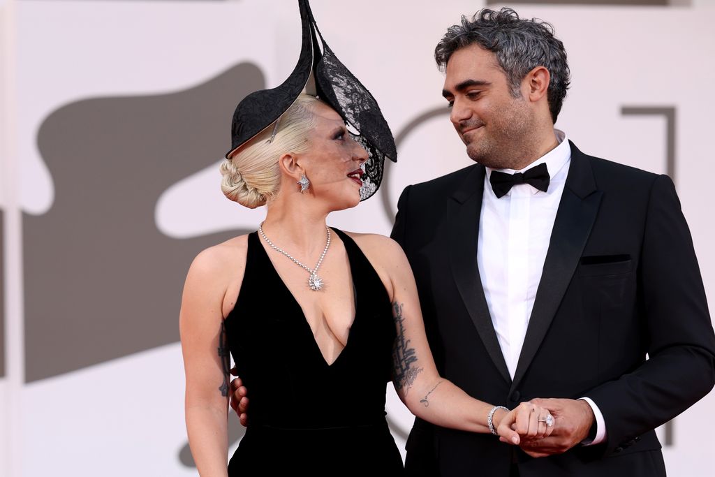 Lady Gaga et Michael Polansky assistent à la "Joker: Folie Ã  Deux" Tapis rouge lors du 81e Festival international du film de Venise à Sala Grande le 4 septembre 2024 à Venise, Italie.