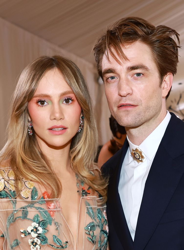 suki waterhouse robert pattinson met gala 2023