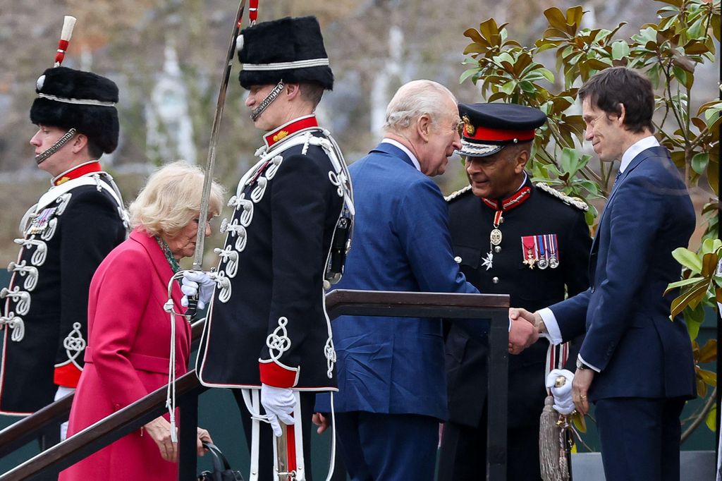 Le roi Charles et la reine Camilla arrivent à la chapelle de la garnison, dans le centre de Londres, pour visiter une nouvelle exposition Turquoise Mountain.