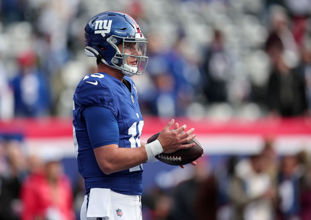 Tommy DeVito #15 of the New York Giants warms up prior to the game against the Tampa Bay Buccaneers at MetLife Stadium on November 24, 2024 in East Rutherford, New Jersey.