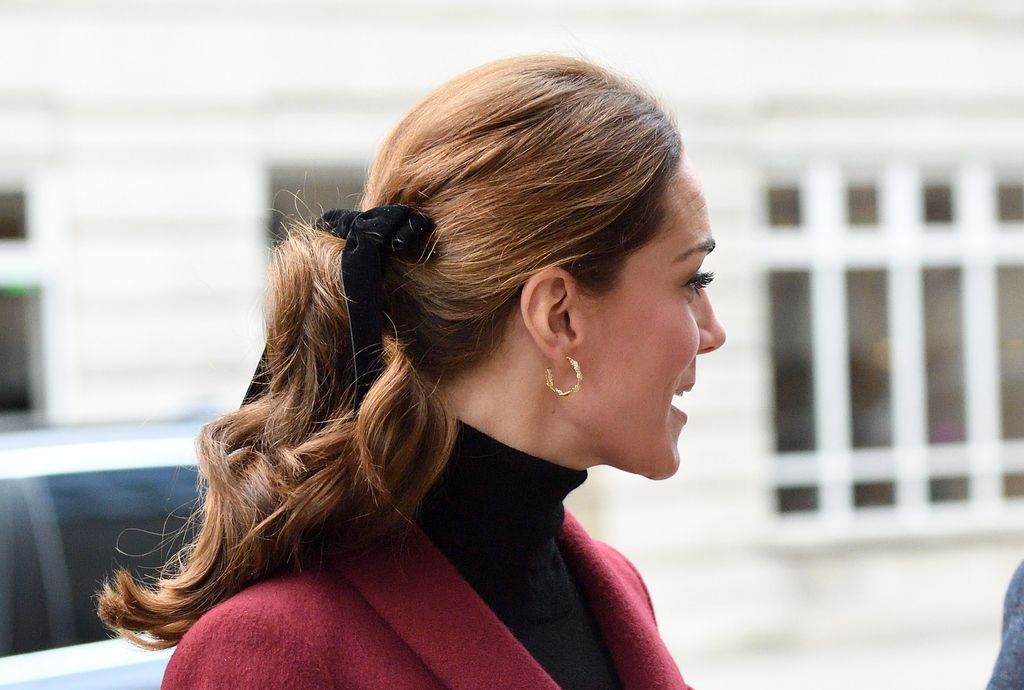 Kate Middleton wearing a hair bow at the UCL Developmental Neuroscience Lab at UCL London on November 21, 2018 in London, England.