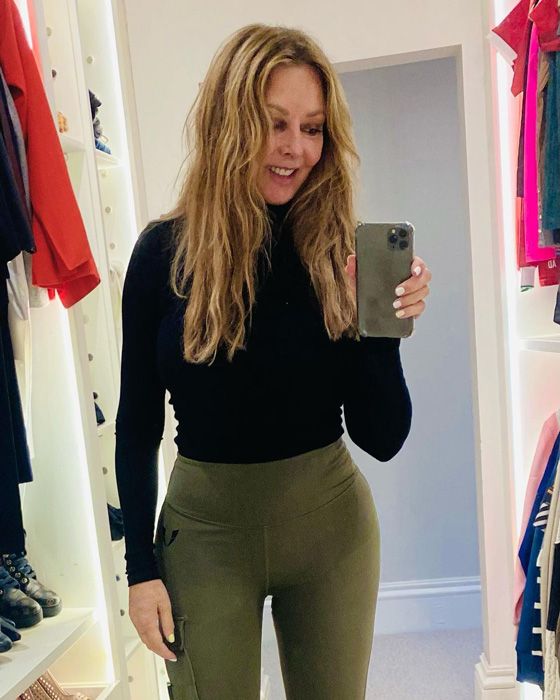 carol mirror selfie leggings