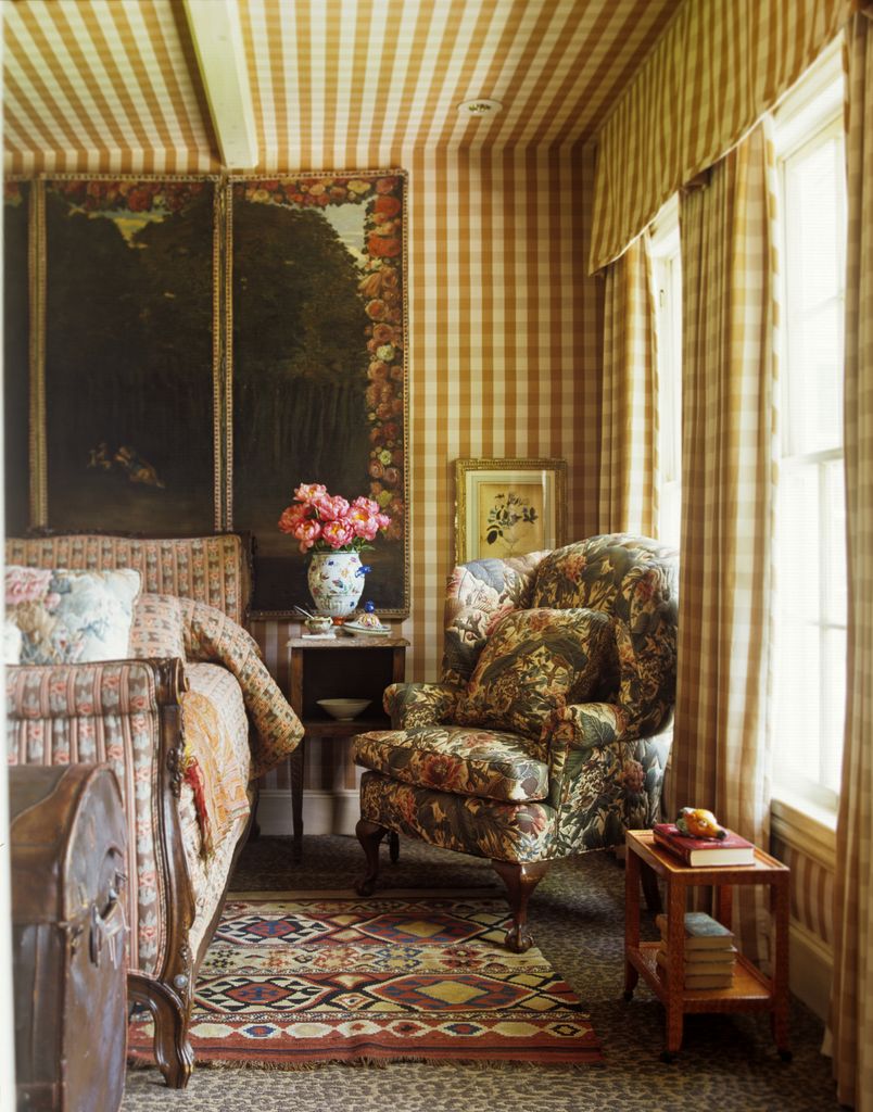 Gingham room in yellow palette