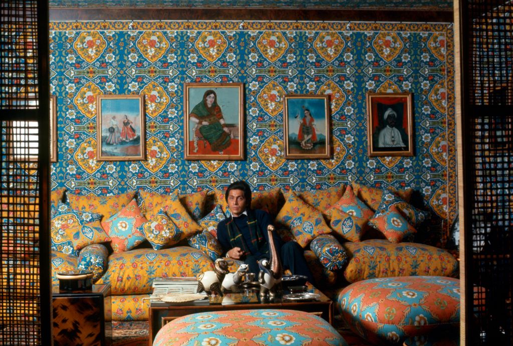 The Italian stylist Valentino (Valentino Garavani) sitting in the living room of his house in the 'Appio-Pignatelli' district. Rome, 1974 (Photo by Mondadori via Getty Images)