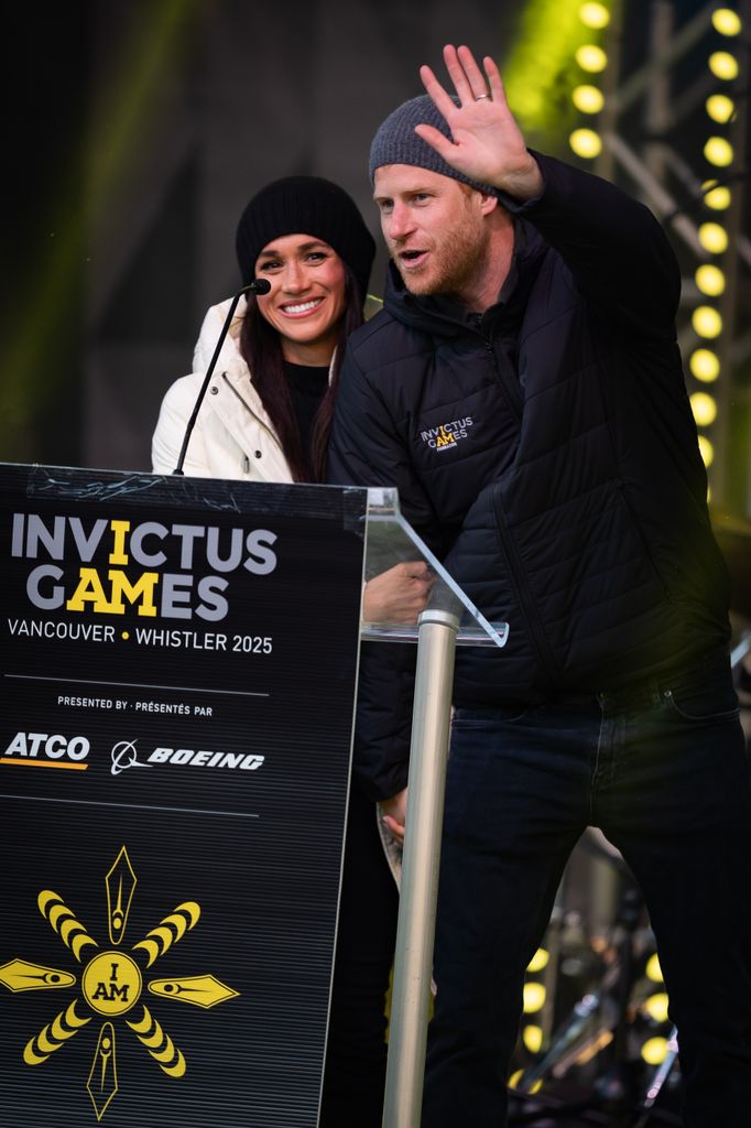 couple talking on stage 