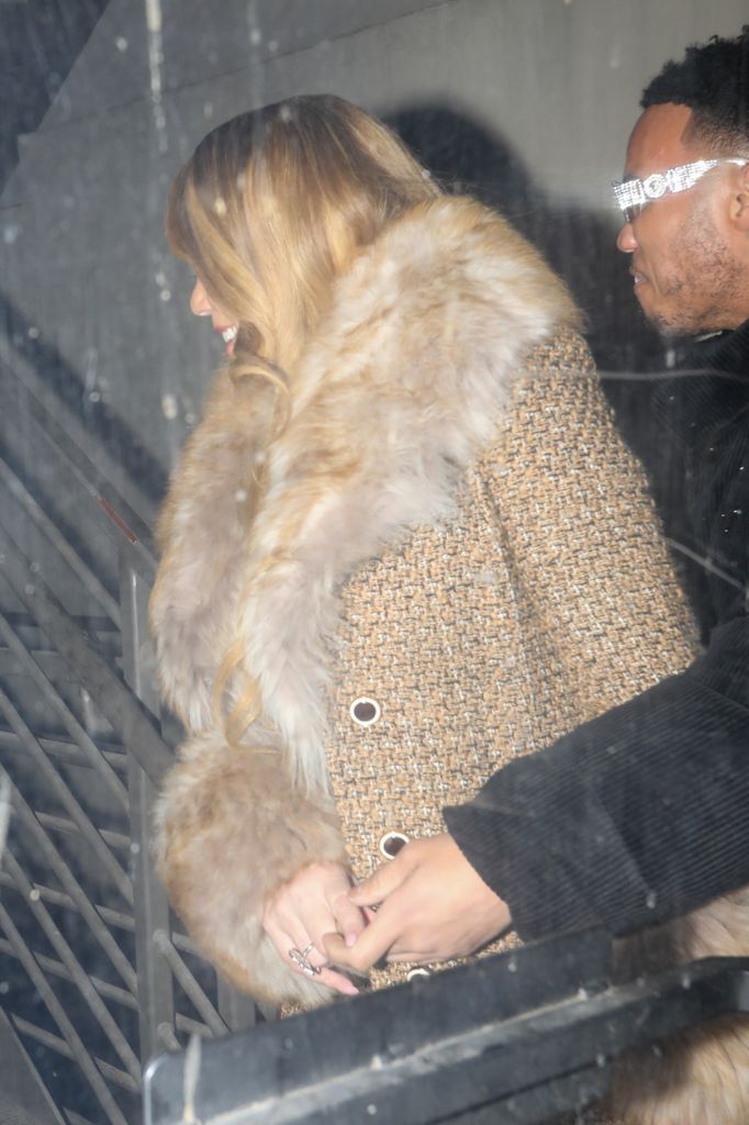 BGUK_3114081 - *PREMIUM-EXCLUSIVE* Aspen, CO  - MUST CALL FOR PRICING BEFORE USAGE  - Newly single Mariah Carey and Anderson .Paak are spotted arriving hand-in-hand at Catch Steak in Aspen, Colorado, for a romantic dinner. The duo left the restaurant separately, fueling relationship buzz.