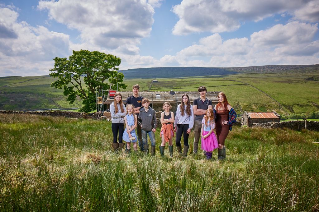 Amanda and Clive share nine children: Violet, Clemmy, Reuben, Sidney, Annas, Edith, Miles, Nancy, Raven