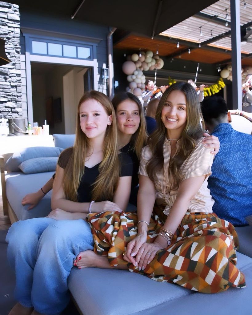 Jessica comemora seu aniversário com suas filhas